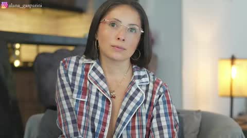 Alana Gasparini online show from May 14, 8:25 pm