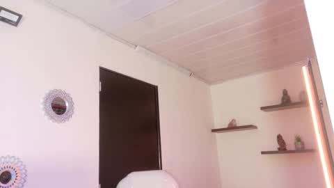 Maeve  online show from December 15, 11:37 am