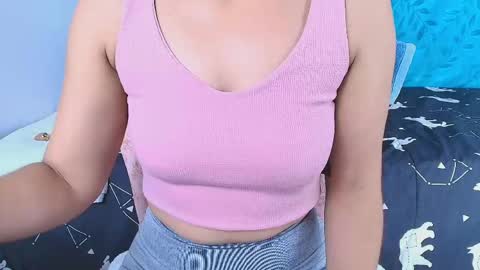 alana_pink95 online show from May 12, 12:23 pm