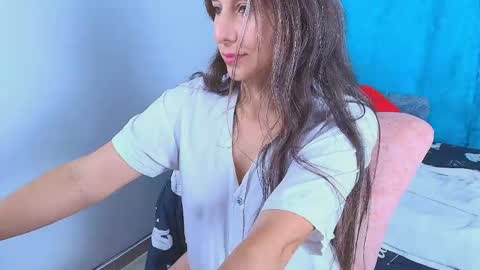 alana_pink95 online show from May 9, 1:35 pm