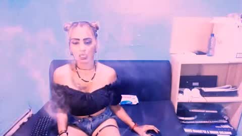 Snapshot of alanadelray chatting on March 11, 7:24 am alanadelray online show from March 11, 7:24 am