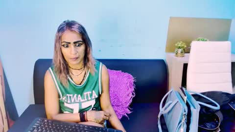 Snapshot of alanadelray chatting on December 3, 6:57 am alanadelray online show from December 3, 6:57 am