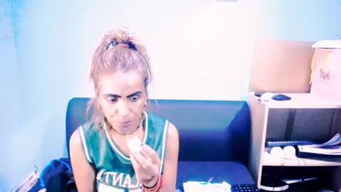 Snapshot of alanadelray chatting on March 3, 6:31 am alanadelray online show from March 3, 6:31 am