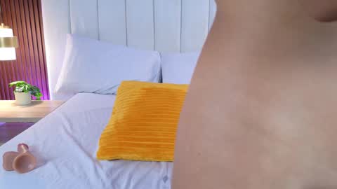 Alanah Bustamante online show from November 1, 8:46 pm