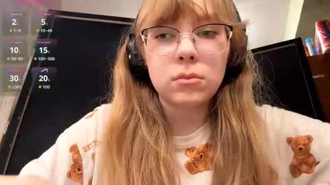 Stella online show from December 17, 1:59 pm