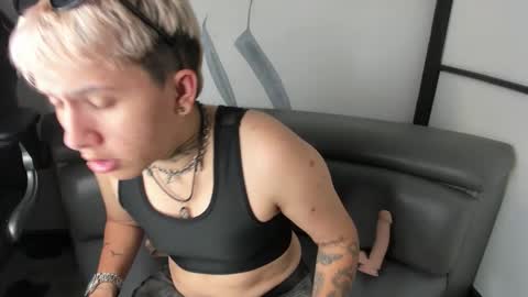 alanred_ online show from October 3, 5:23 am