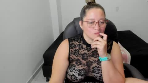 alejandra online show from April 19, 12:43 am