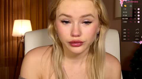 Lexi online show from December 17, 5:07 am