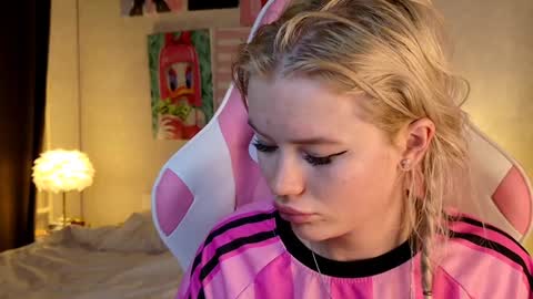 Lexi online show from December 31, 4:38 am