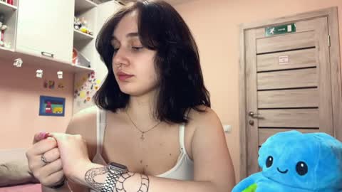 Nora online show from April 5, 5:12 pm