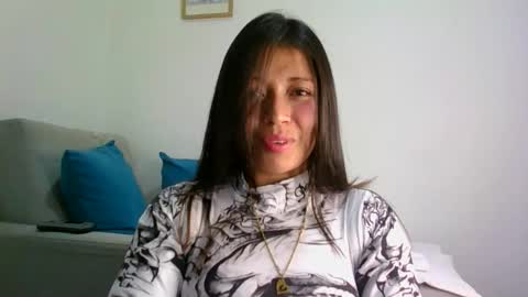 QUEEN OFF MILk  IM BACK  15 NOV online show from May 11, 12:02 am