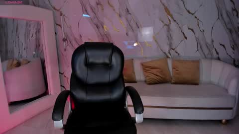 ALESSA ROMERO  online show from November 3, 7:40 pm