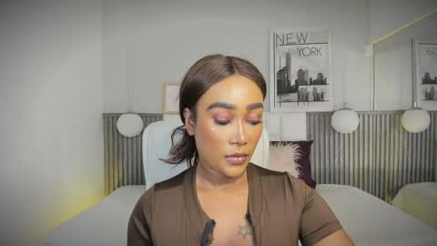 Yy  online show from May 11, 8:50 pm