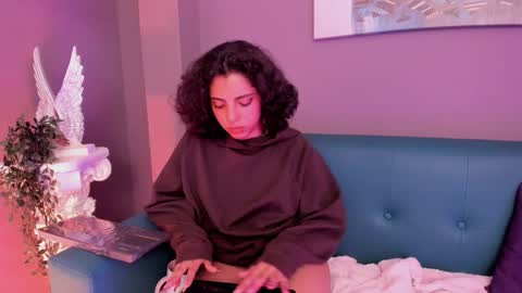 alessiia__ online show from November 7, 6:52 am