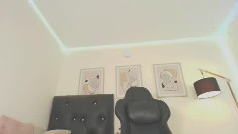 Snapshot of alex4diaz chatting on February 16, 5:26 pm Alexa online show from February 16, 5:26 pm