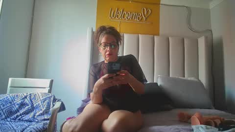 Snapshot of alexa472 chatting on February 9, 7:19 pm Alexa online show from February 9, 7:19 pm