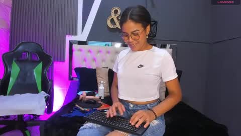 alexa andherson online show from December 16, 7:00 pm