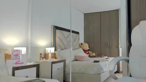 Snapshot of alexa_tobar chatting on October 2, 9:53 pm alexa_tobar online show from October 2, 9:53 pm