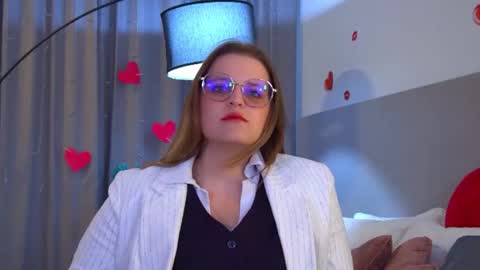 AlexaAvery online show from July 8, 7:32 am