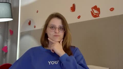 AlexaAvery online show from May 19, 6:09 am