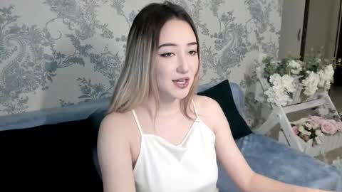 AlexaJang online show from December 9, 3:33 pm