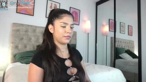 Snapshot of alexxa_dz chatting on February 23, 2:45 am online show from February 23, 2:45 am