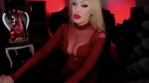 Snapshot of alfa_female chatting on September 19, 4:17 pm AlfaFemale online show from September 19, 4:17 pm