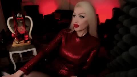 Snapshot of alfa_female chatting on January 3, 12:41 pm AlfaFemale online show from January 3, 12:41 pm