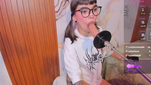 alice online show from October 16, 8:55 pm