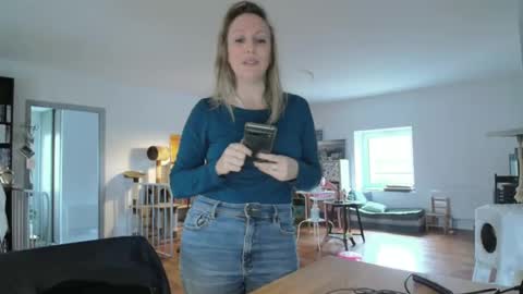Alice online show from December 3, 9:09 am