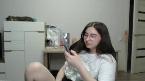 Alice online show from May 13, 4:57 pm