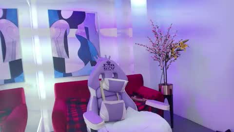 Alice  online show from November 8, 8:14 pm