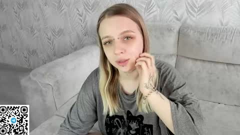 alice_halle online show from May 22, 11:36 pm