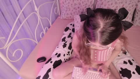 Alice online show from December 13, 5:32 pm