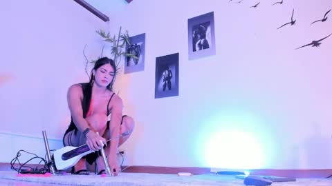 Alice  online show from May 22, 10:30 pm