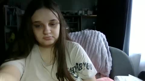 Snapshot of alice_shy14 chatting on October 25, 8:33 am Cristal online show from October 25, 8:33 am