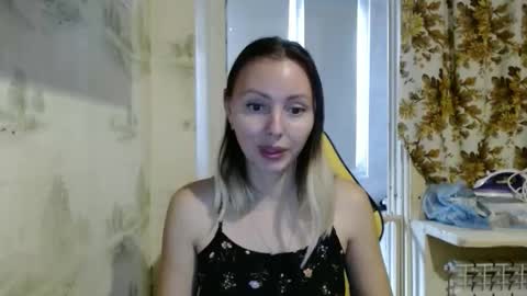 Snapshot of alice_smiles chatting on October 11, 11:47 am Alice smiles online show from October 11, 11:47 am