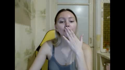 Snapshot of alice_smiles chatting on February 23, 12:15 am Alice smiles online show from February 23, 12:15 am