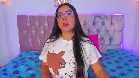 alice_summer1 online show from April 7, 6:15 am