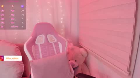 Alice  online show from February 4, 6:22 pm