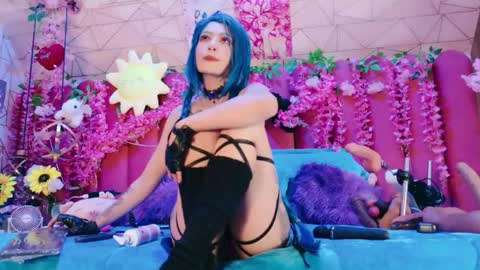     online show from May 28, 9:34 pm