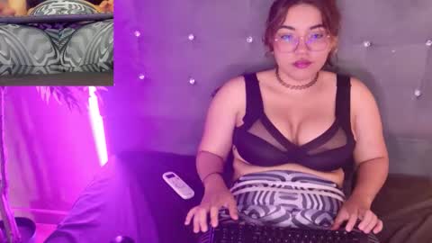 alicecamxxx online show from October 17, 4:43 pm