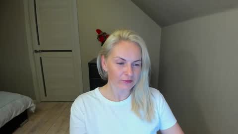 Alicee online show from October 7, 6:45 pm