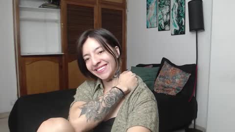 alicee_logan_ online show from October 27, 2:18 am
