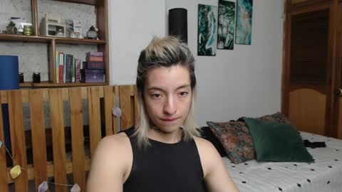 alicee_logan_ online show from May 18, 2:32 am