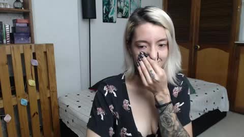 alicee_logan_ online show from May 25, 4:33 am