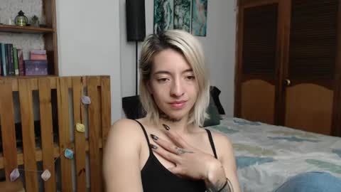 alicee_logan_ online show from May 10, 1:51 am