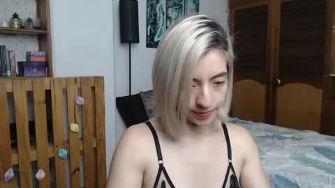 alicee_logan_ online show from May 12, 1:58 am