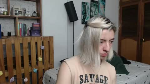 alicee_logan_ online show from May 19, 2:29 am