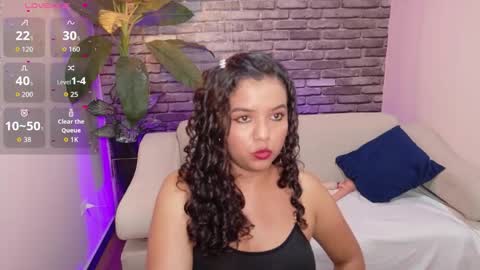 Danna online show from October 6, 7:40 pm